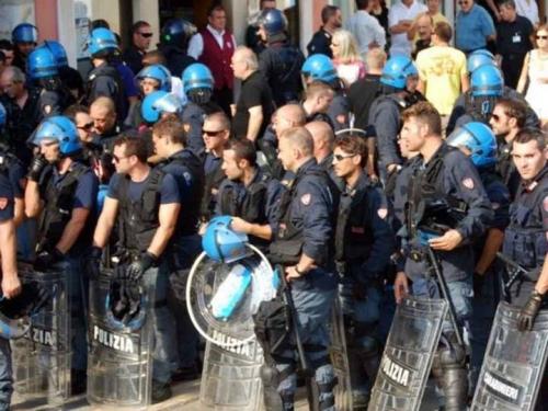 Roma'da Kara Blok'la polis arasında çatışma!